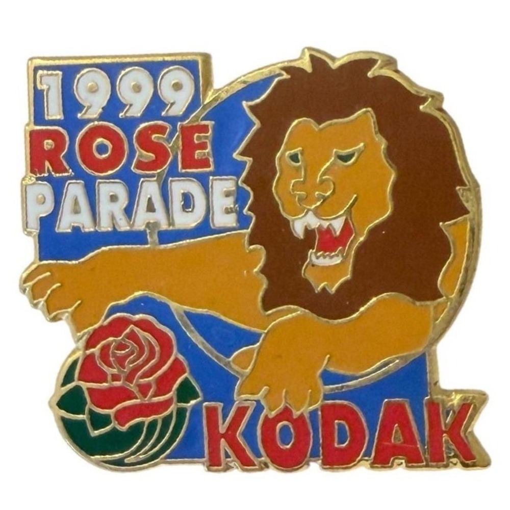 Vintage 1999 Rose Parade Kodak Lion Enamel Lapel Pin Souvenir Badge 1.25in